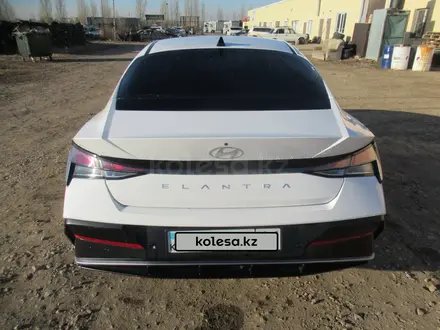 Hyundai Elantra 2023 года за 7 603 200 тг. в Актобе – фото 2