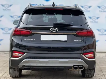 Hyundai Santa Fe 2020 года за 13 000 000 тг. в Атырау – фото 2