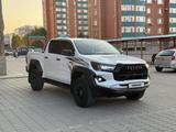 Toyota Hilux 2023 года за 28 850 000 тг. в Актобе