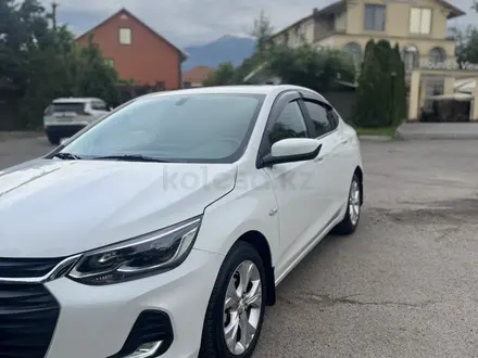 Chevrolet Onix 2023 года за 6 100 000 тг. в Алматы – фото 2