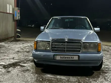 Mercedes-Benz E 230 1988 года за 1 300 000 тг. в Караганда