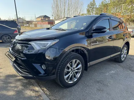 Toyota RAV4 2018 года за 13 200 000 тг. в Астана – фото 2