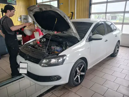 Volkswagen Polo 2015 года за 3 800 000 тг. в Костанай – фото 2