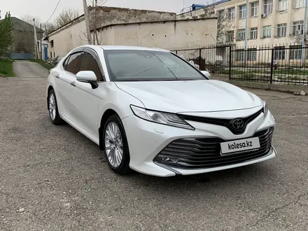 Toyota Camry 2020 года за 18 250 000 тг. в Шымкент – фото 3