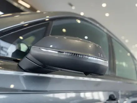 Audi Q7 55 TFSI 2024 года за 61 450 000 тг. в Алматы – фото 21