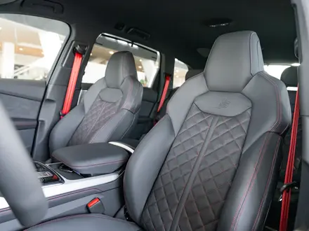 Audi Q7 55 TFSI 2024 года за 61 450 000 тг. в Алматы – фото 35