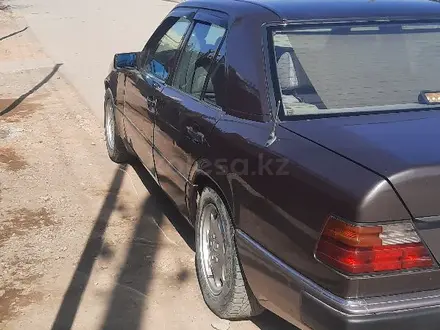Mercedes-Benz E 260 1991 года за 1 750 000 тг. в Жаркент – фото 7
