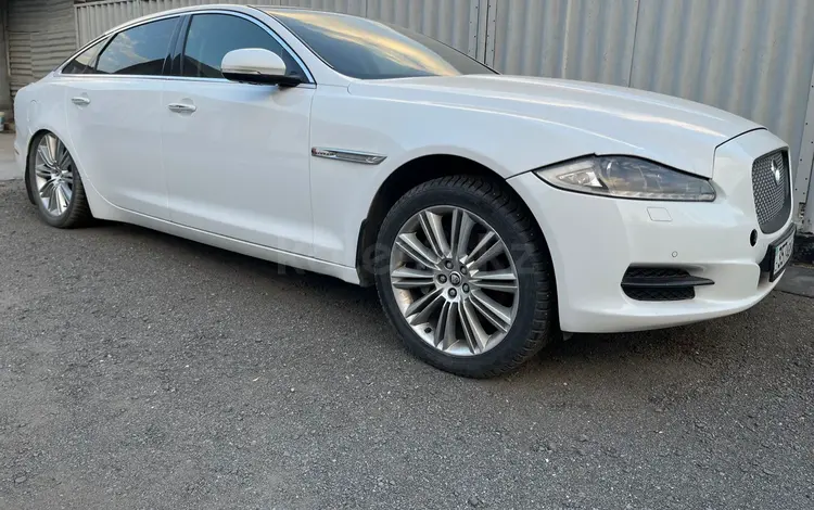 Jaguar XJ 2013 года за 11 000 000 тг. в Астана