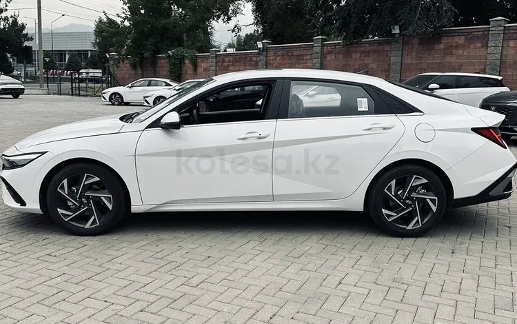 Hyundai Elantra 2024 годаfor9 700 000 тг. в Алматы