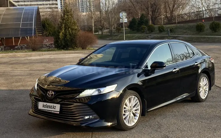 Toyota Camry 2019 года за 14 900 000 тг. в Алматы