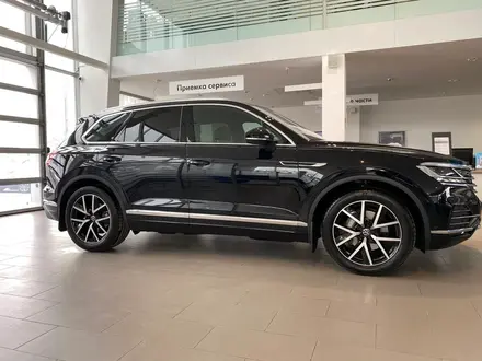 Volkswagen Touareg 2022 года за 23 890 000 тг. в Астана – фото 6