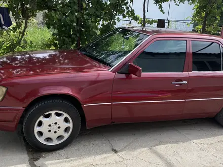 Mercedes-Benz E 220 1993 года за 1 500 000 тг. в Тараз