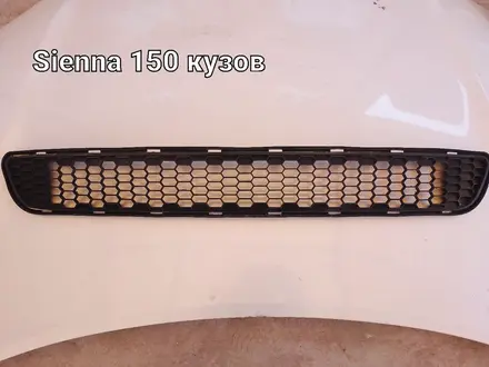 Решетка Toyota sienny за 25 000 тг. в Атырау