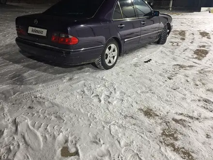 Mercedes-Benz E 280 1996 года за 2 600 000 тг. в Балхаш – фото 2