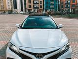 Toyota Camry 2019 года за 13 700 000 тг. в Актау – фото 4
