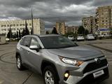 Toyota RAV4 2019 года за 8 200 000 тг. в Алматы