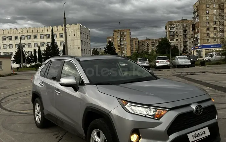 Toyota RAV4 2019 года за 8 200 000 тг. в Алматы