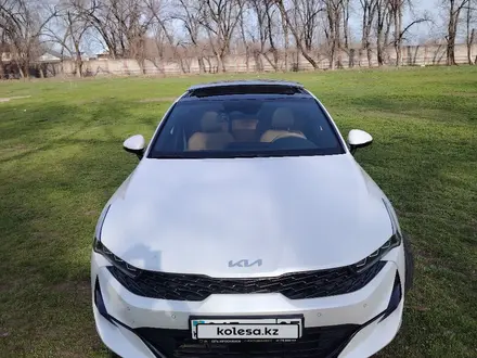 Kia K5 2022 года за 13 500 000 тг. в Алматы