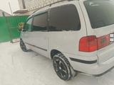 Volkswagen Sharan 2002 года за 4 000 000 тг. в Уральск – фото 2