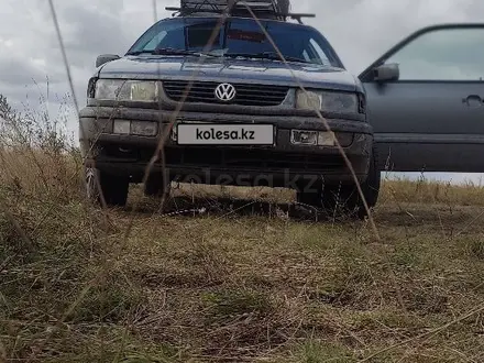 Volkswagen Passat 1996 года за 1 500 000 тг. в Костанай – фото 2