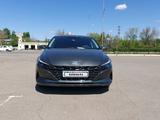Hyundai Elantra 2022 года за 9 900 000 тг. в Уральск – фото 2