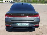 Hyundai Elantra 2022 года за 9 900 000 тг. в Уральск – фото 4