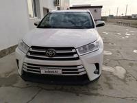 Toyota Highlander 2017 годаfor14 000 000 тг. в Актау