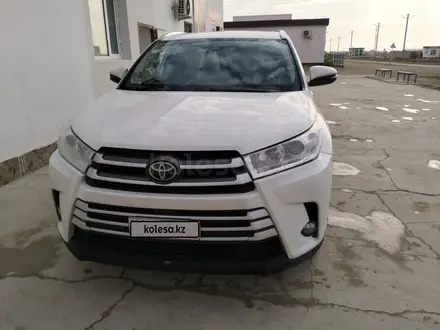 Toyota Highlander 2017 года за 14 000 000 тг. в Актау