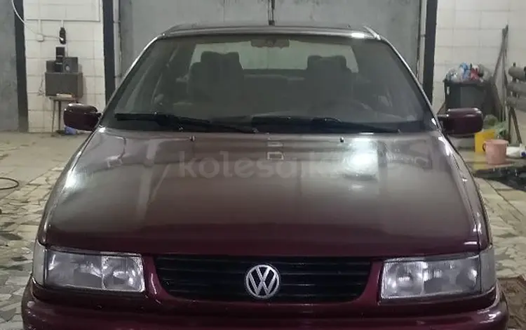 Volkswagen Passat 1994 годаfor1 700 000 тг. в Астана