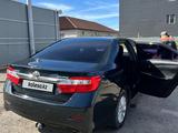 Toyota Camry 2013 года за 8 300 000 тг. в Актобе – фото 2