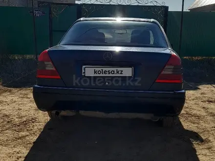 Mercedes-Benz C 180 1996 года за 1 300 000 тг. в Уральск – фото 4