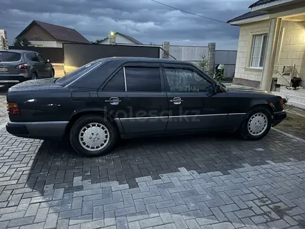 Mercedes-Benz E 230 1990 года за 2 400 000 тг. в Алматы – фото 2