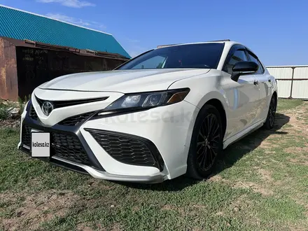 Toyota Camry 2021 года за 13 000 000 тг. в Уральск