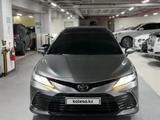Toyota Camry 2021 года за 16 200 000 тг. в Алматы – фото 2