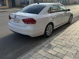 Volkswagen Passat 2012 года за 3 400 000 тг. в Атырау – фото 2