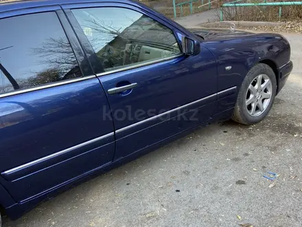 Mercedes-Benz E 240 1998 года за 3 500 000 тг. в Шахтинск – фото 23