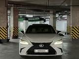 Lexus ES 250 2022 года за 27 000 000 тг. в Астана