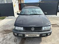 Volkswagen Passat 1994 годаүшін890 000 тг. в Уральск