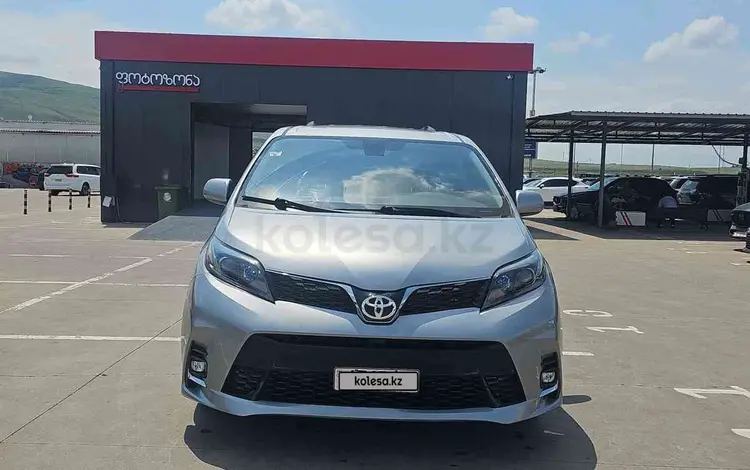 Toyota Sienna 2015 годаүшін7 300 000 тг. в Алматы