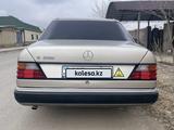 Mercedes-Benz E 200 1993 годаfor2 800 000 тг. в Туркестан – фото 4