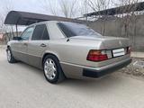 Mercedes-Benz E 200 1993 годаүшін2 800 000 тг. в Туркестан – фото 3