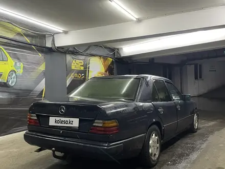 Mercedes-Benz E 230 1991 года за 1 300 000 тг. в Алматы – фото 3