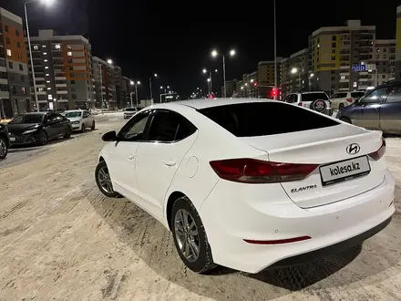 Hyundai Elantra 2018 года за 7 350 000 тг. в Астана – фото 2