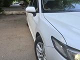 Toyota Camry 2019 годаүшін11 500 000 тг. в Уральск – фото 2
