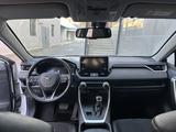 Toyota RAV4 2021 года за 16 817 501 тг. в Шымкент – фото 5