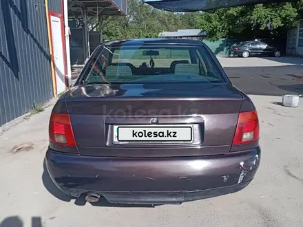 Audi A4 1996 года за 850 000 тг. в Алматы – фото 2