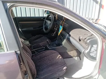 Audi A4 1996 года за 850 000 тг. в Алматы – фото 5