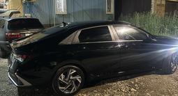 Hyundai Elantra 2023 годаfor8 600 000 тг. в Усть-Каменогорск – фото 3