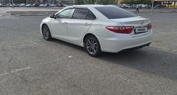 Toyota Camry 2015 года за 10 500 000 тг. в Атырау – фото 4