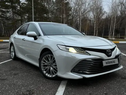 Toyota Camry 2018 года за 14 200 000 тг. в Астана